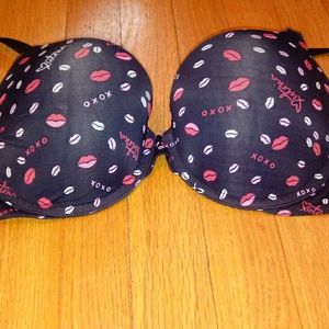 Xoxo and kisses bra